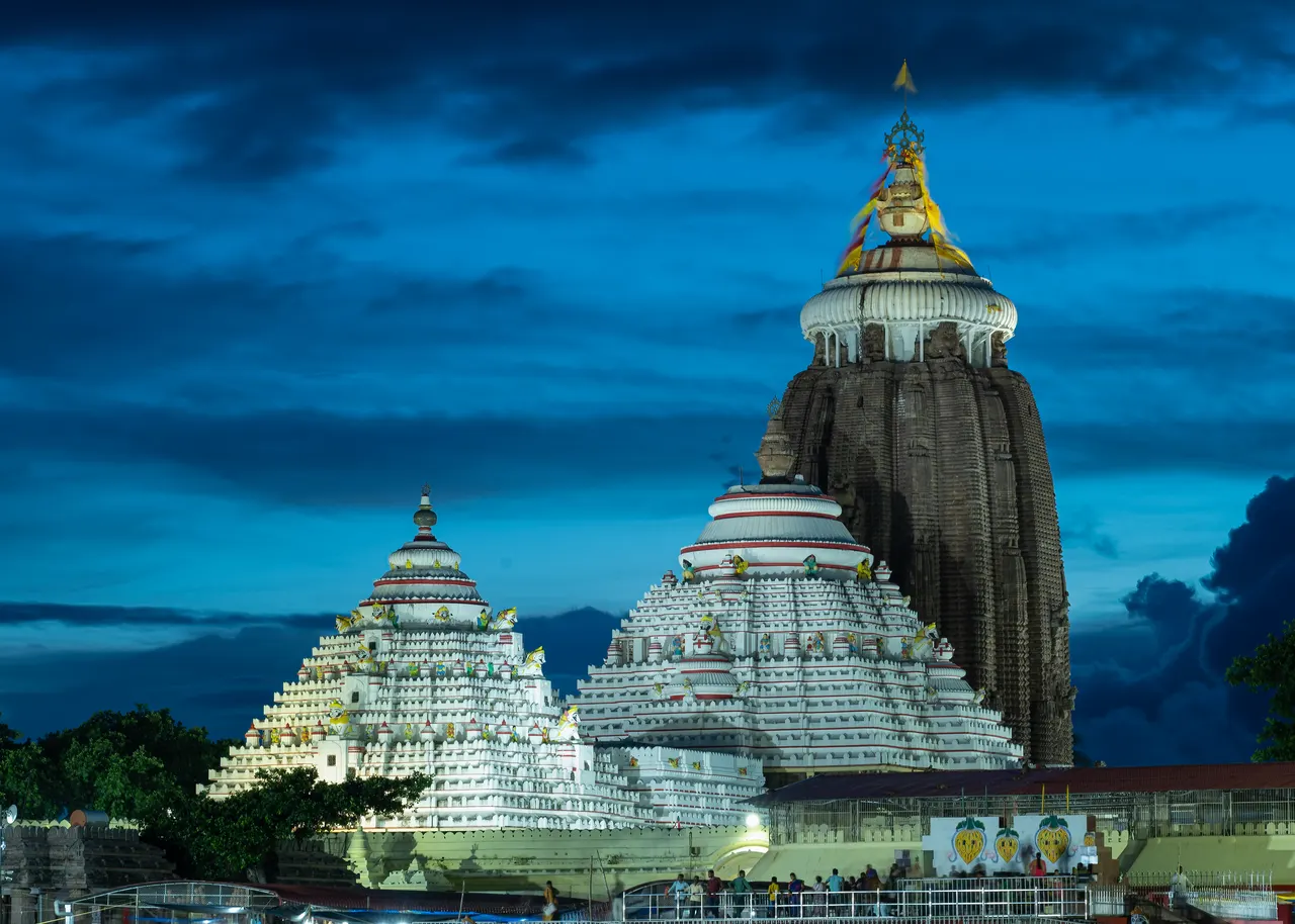 সন্ধ্যায় জগন্নাথ মন্দির