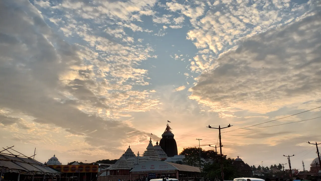 मंदिर का सांध्य दृश्य